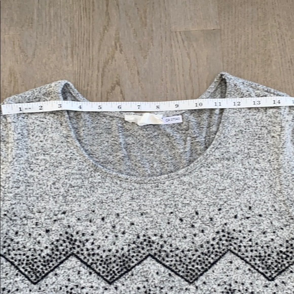 3/$30 half sleeve soft knit top. - Picture 2 of 6
